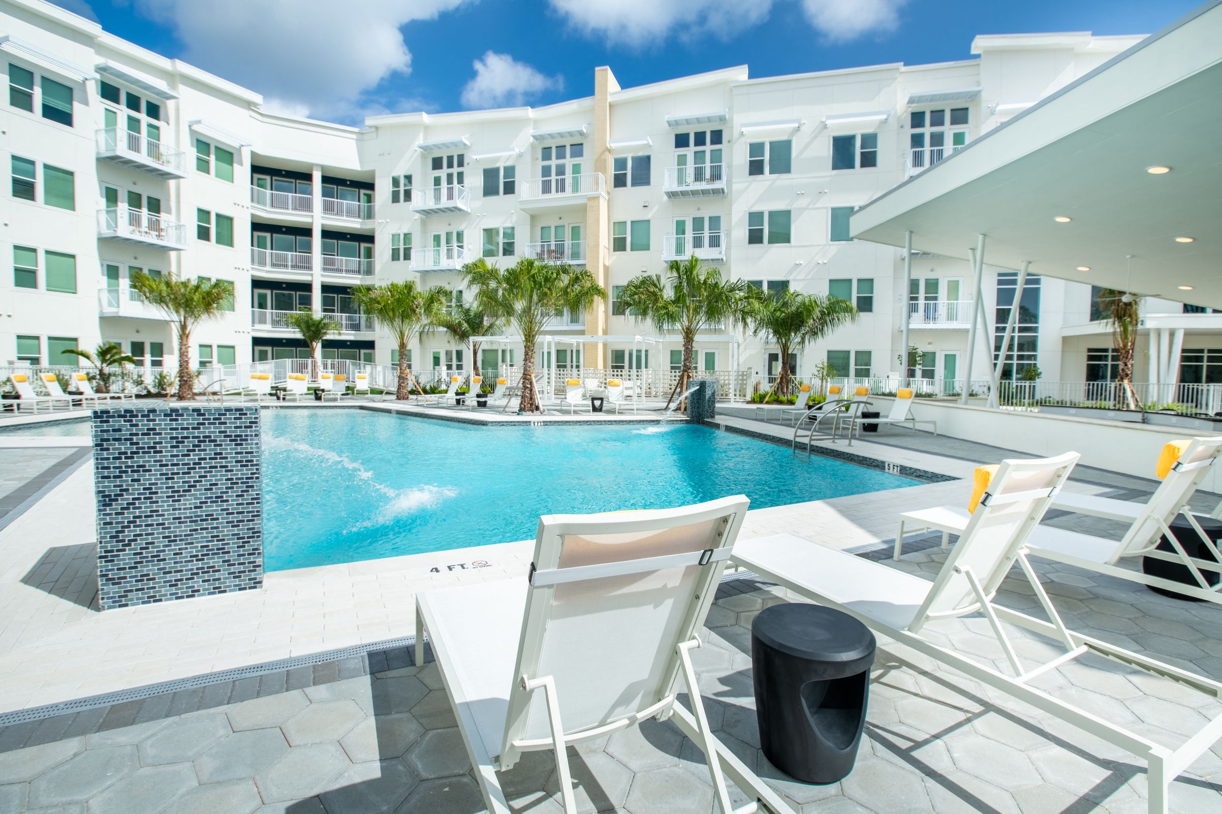 Swimming Pool Cirrus Apartments